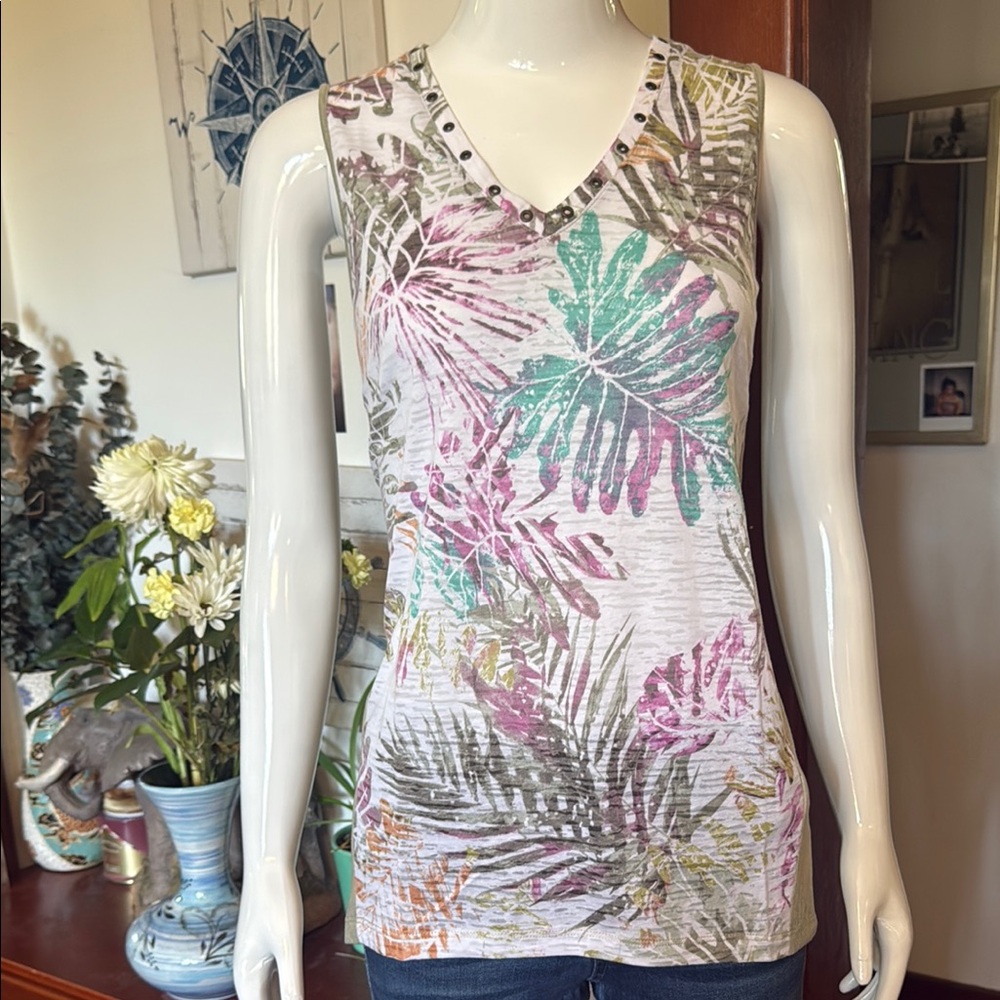 NWT northern reflections size small Tropical Print Sleeveless light summery Top